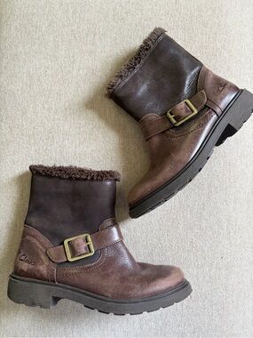 Great condition Clark’s leather kids boots